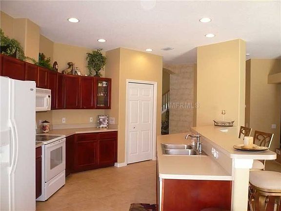 5th image of 529 Harbor Grove Cir