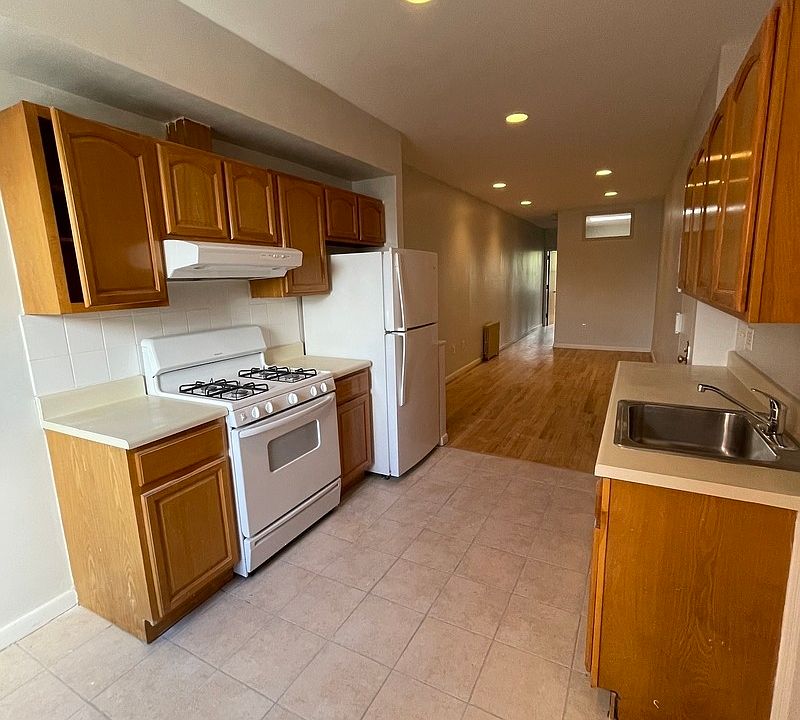 1st image of 40-18 31st Ave #3R