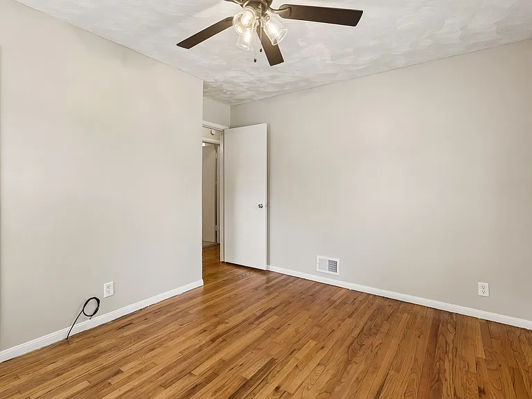 3915 Crown Point Ave — Photo 20