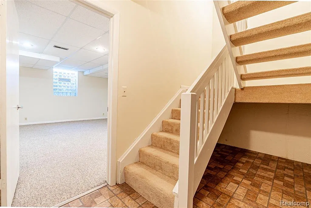 2 bed, 2.5 bath, 2223 sqft, $1,400 — Photo 3