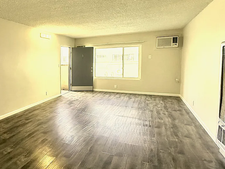 5510 Corteen Pl #6 — Photo 5