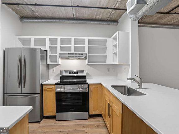 5th image of 800 Peachtree St NE APT 1020