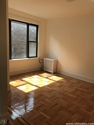 Rented by Realty 2000 Corp | media 9