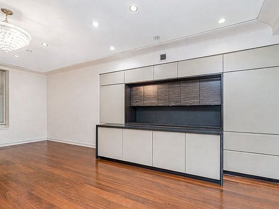 4th image of 55 Wall St APT 530