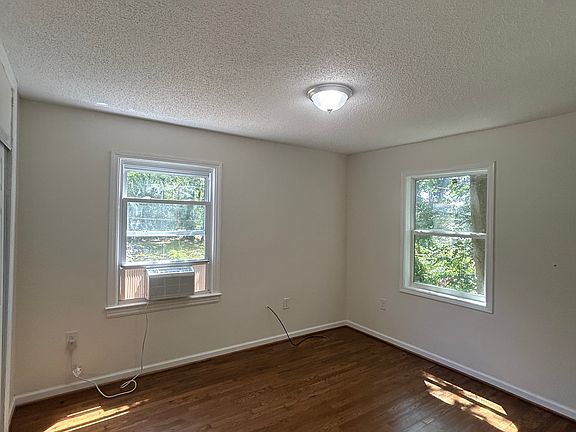 5th image of 9017 Belcrest Dr
