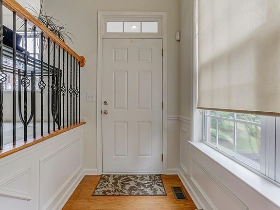 4th image of 1715 Highlands View Dr SE #28