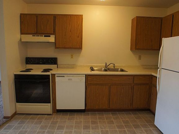 3rd image of 600 Johns Dr #2