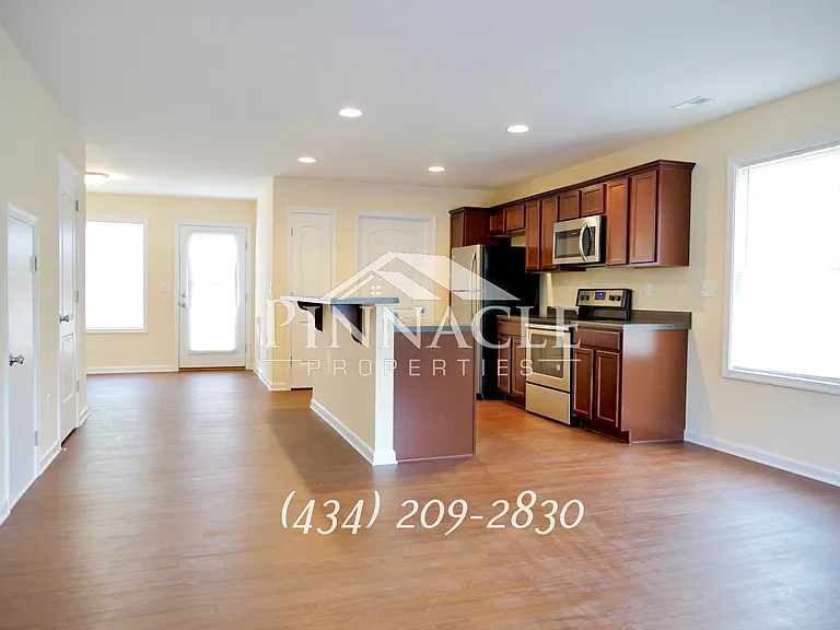 2313 Acorn St #B — Photo 2