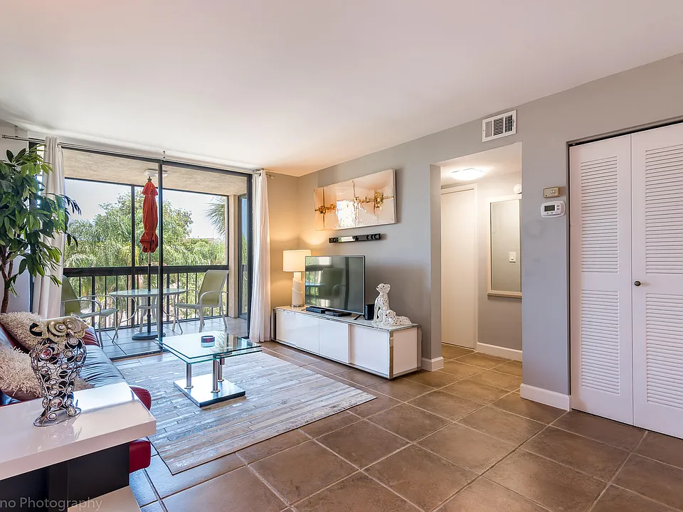 2255 Lindell Blvd #4306