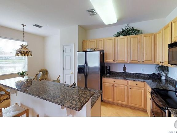 GORGEOUS KITCHEN W/GRANITE & STAINLESS APPLIANCES