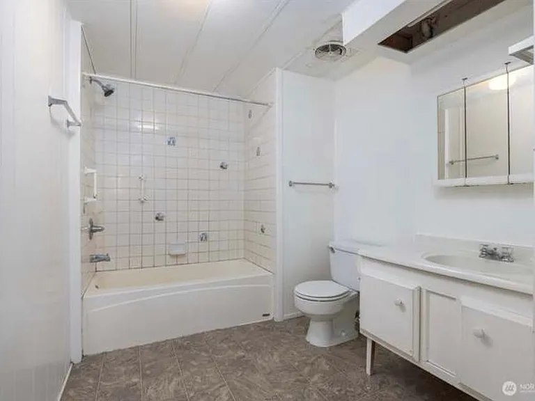 14860 Gibralter Rd — Photo 12