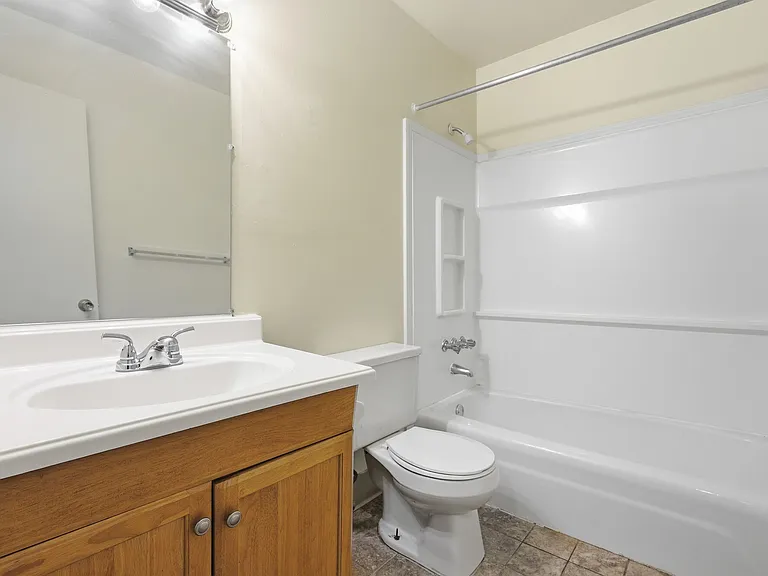 Crown Square Apartments — Photo 15