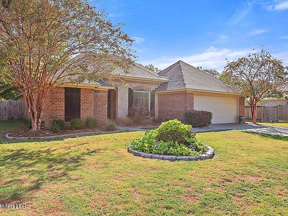 2nd image of 551 Oak Park Cir
