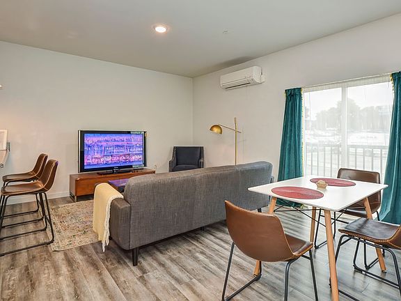 5th image of 712 Main St #312