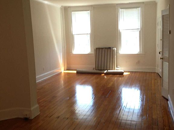 2nd image of 709 Oronoco St #1
