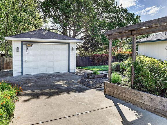 2nd image of 963 Colinwood Ln