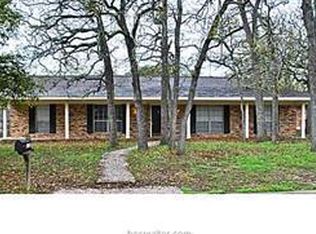 1102 Merry Oaks Dr, College Station, TX 77840