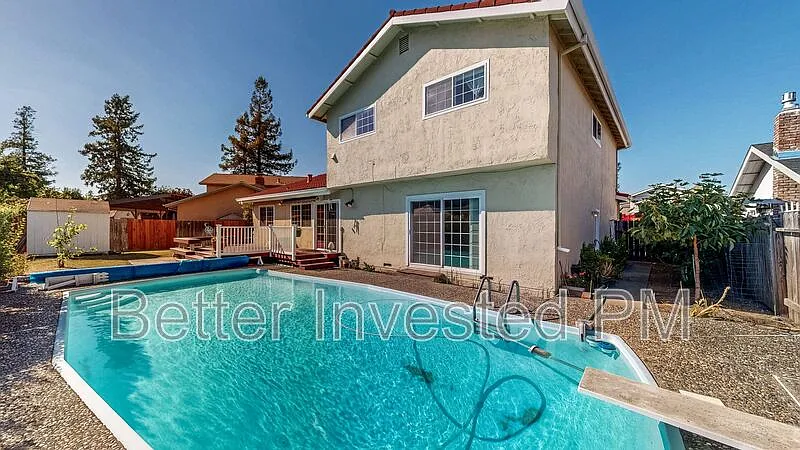 4 bed, 2.5 bath, 1972 sqft, $4,500 — Photo 2