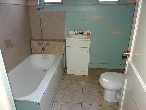 3rd image of 2548-50 Wisteria St