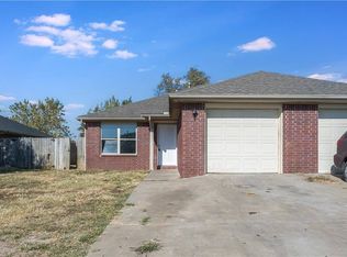 305 E Southern Trace Dr, Rogers, AR 72758