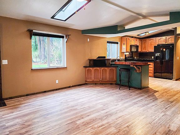 4th image of 170 Moore Pl