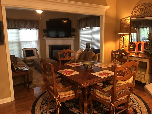 5th image of 241 Richardson Pl