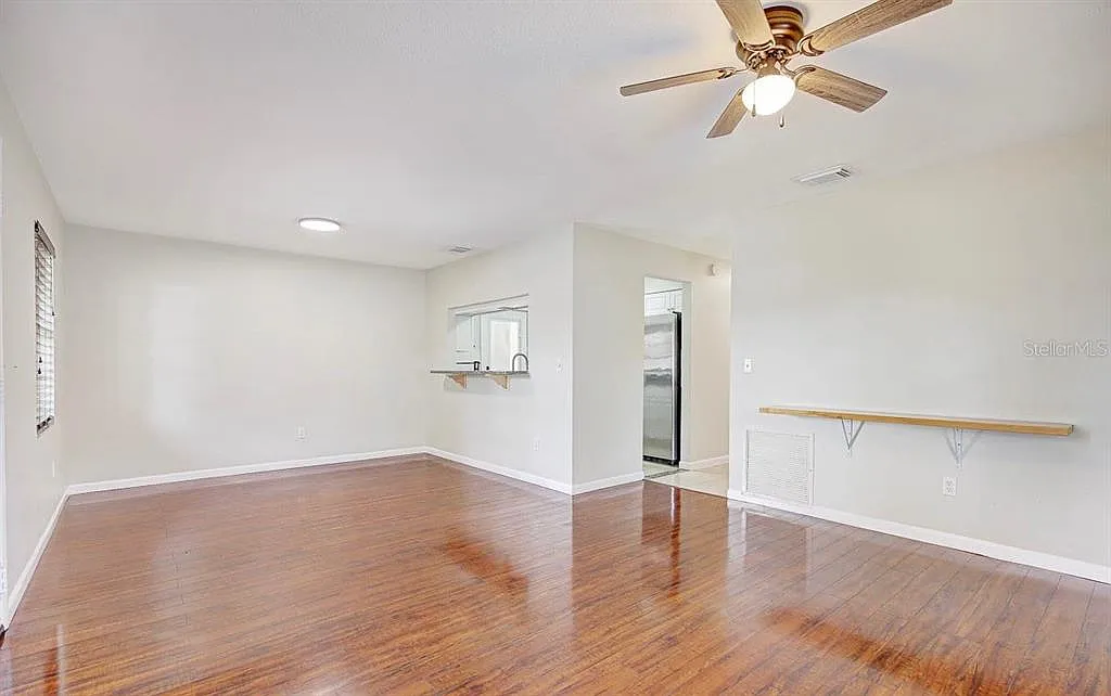 3 bed, 2.0 bath, 1076 sqft, $2,900 — Photo 2