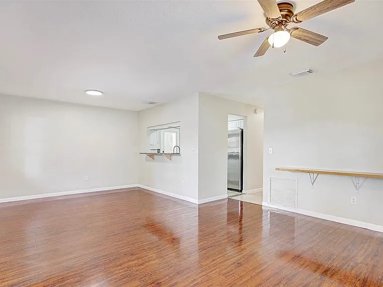 6319 S Church Ave — Photo 2