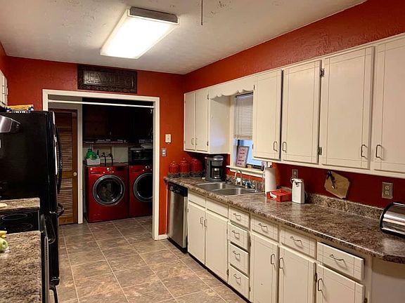 4th image of 802 N Canyon St