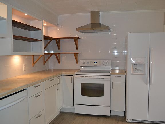 4th image of 3720 Crestwood Dr