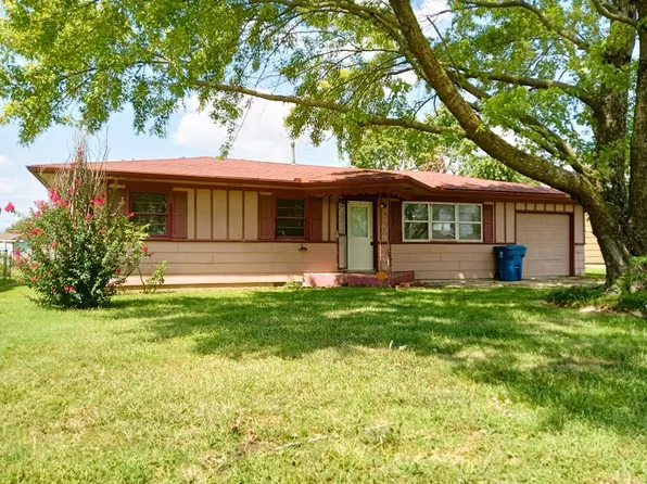 212 N Parkview Ave, Coffeyville, KS 67337