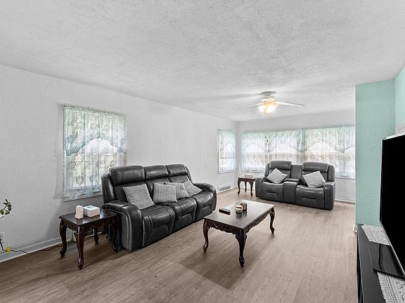 5th image of 11434 140th Street Pl