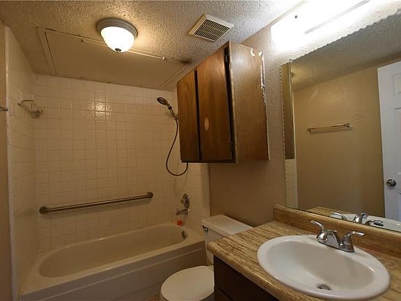 3rd image of 504 Matt Ln Unit 1