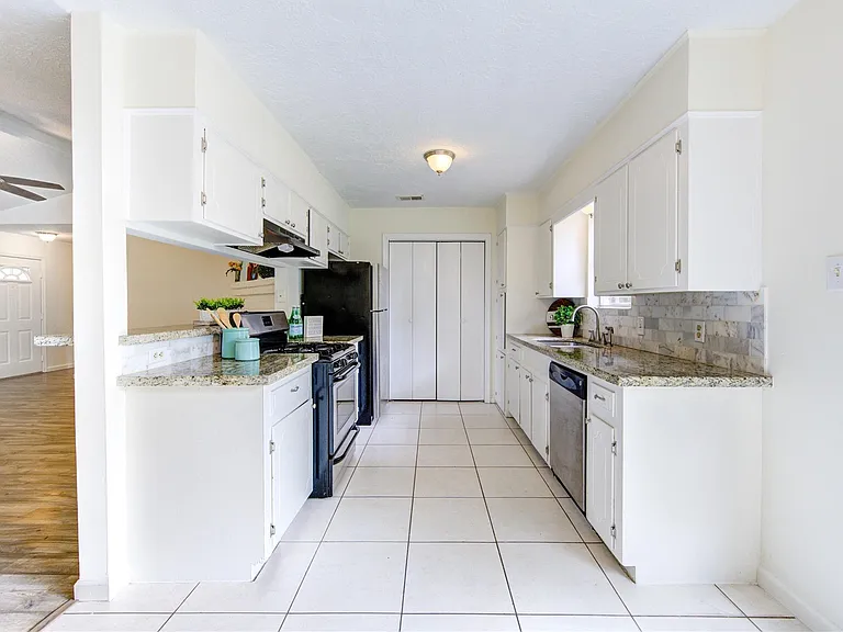 950 Grand Junction Dr — Photo 15