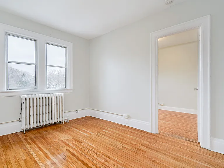 2099 Yonge St #3 — Photo 2