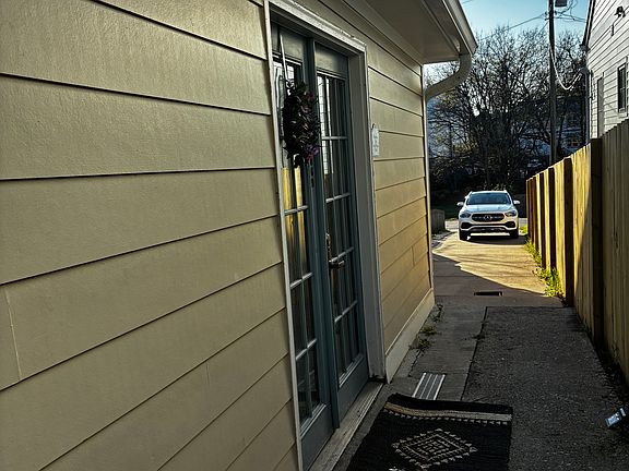 3rd image of 806 Powers Ave #B
