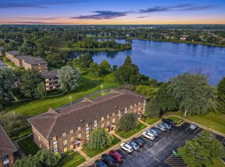 3 Timber Ln APT 3, Vernon Hills, IL 60061
