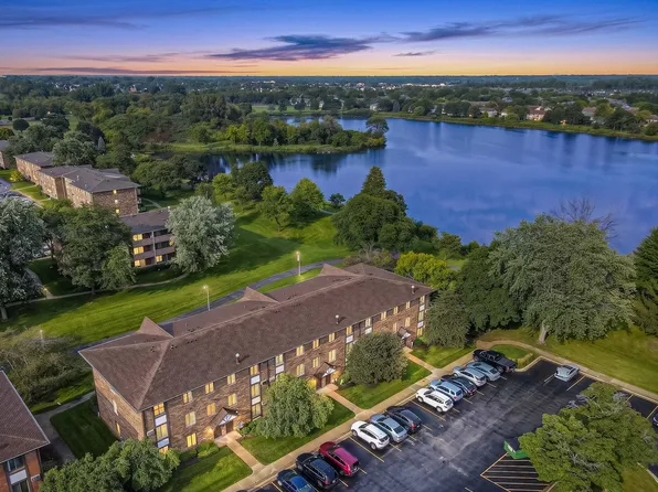 3 Timber Ln APT 3, Vernon Hills, IL 60061
