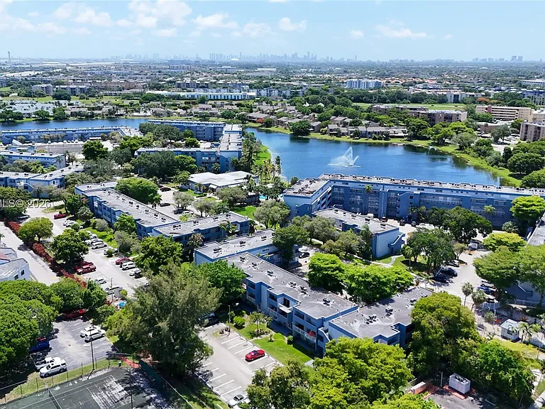 9351 Fontainebleau Blvd #B415 — Photo 41