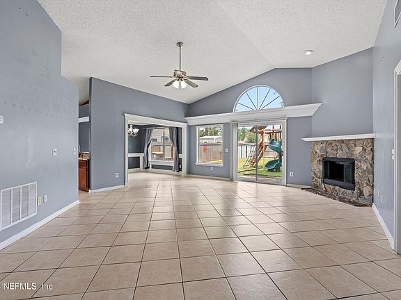 3rd image of 9109 BRANCHWATER Court