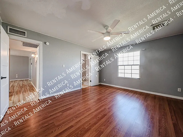 15851 N 23rd St — Photo 20