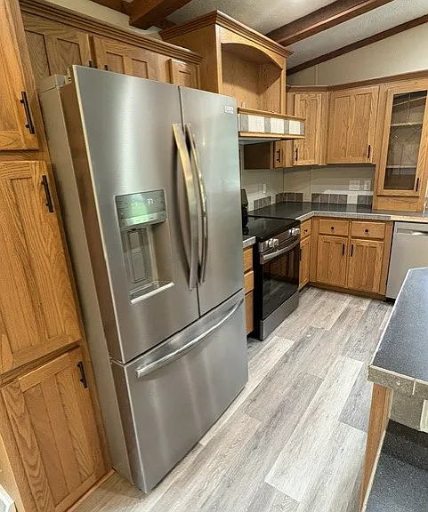 2285 Snyder Rd — Photo 2