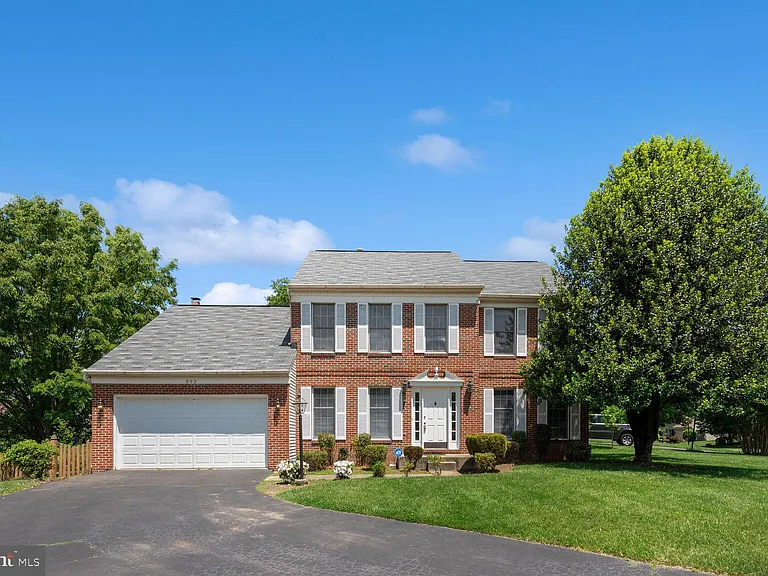 893 Broad Oaks Dr — Photo 1