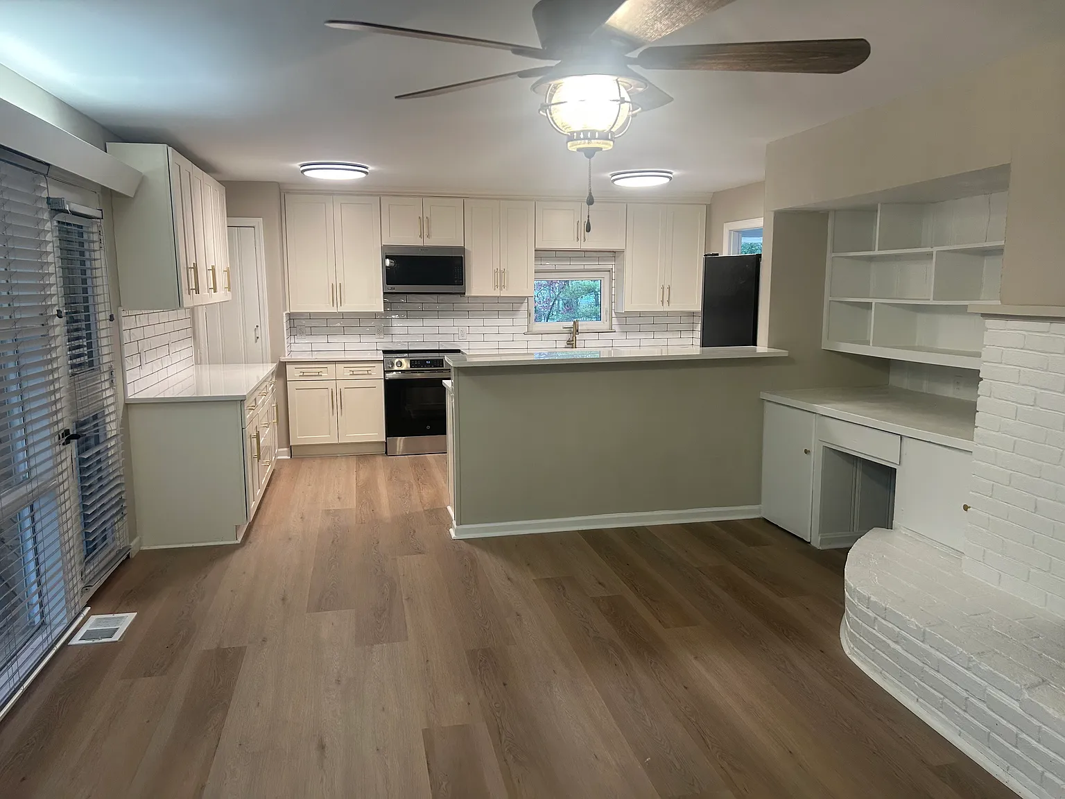 4 bed, 1950 sqft, $2,950 — Photo 4