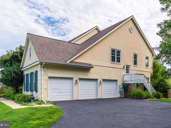 3rd image of 615 Nalls Farm Way