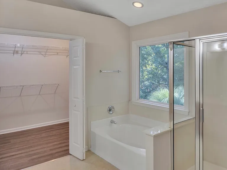 207 Essex Dr — Photo 17