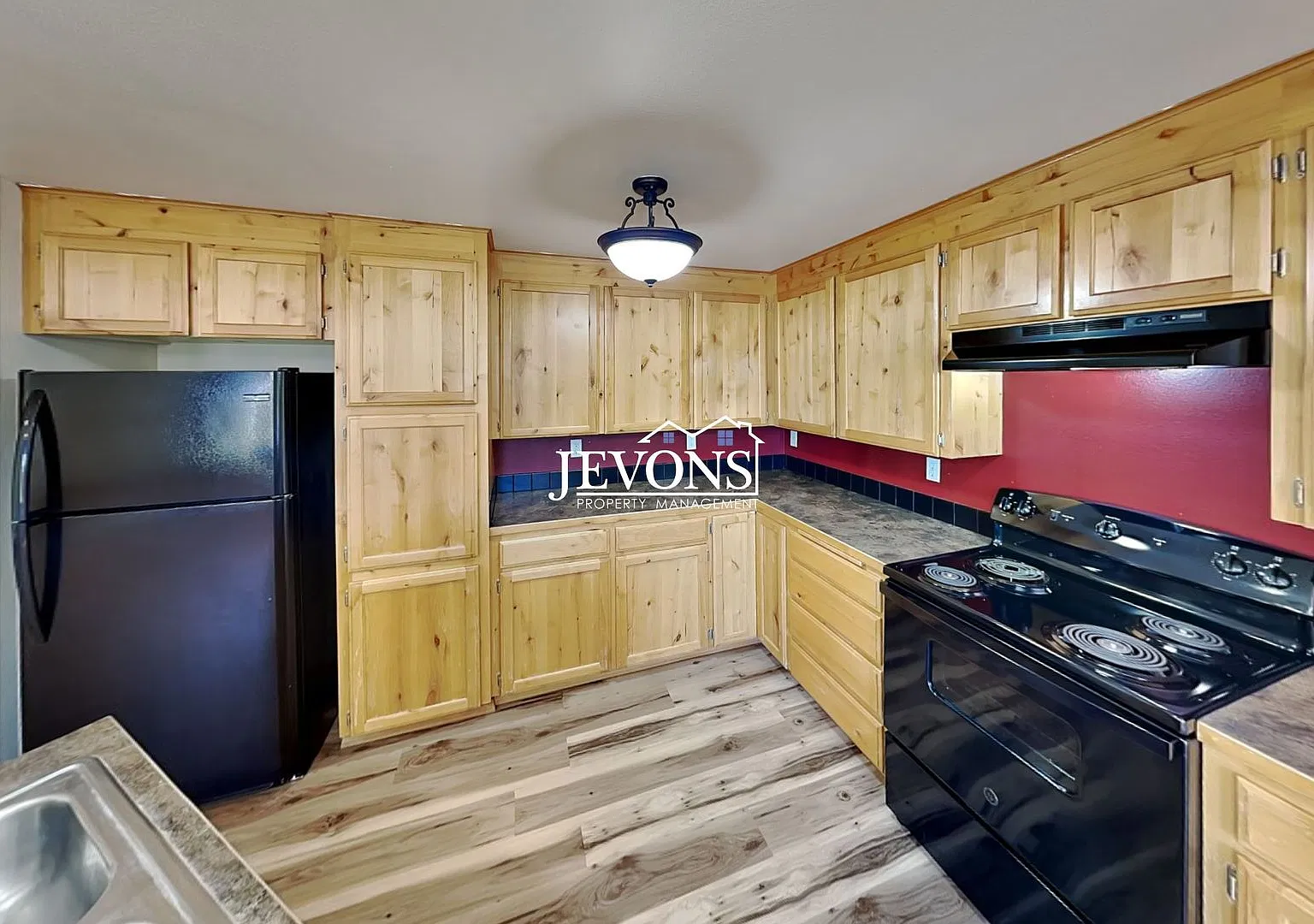 $500 Off First Month's Rent! Spacious 3-Bed, 2-Bath Home in Yakima with Fenced Yard and 2-Car Garage — Photo 4