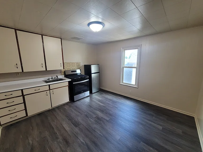 Studio, $750 — Photo 2