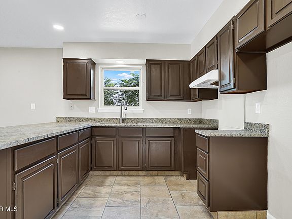 5th image of 4324 La Luz Ave #B