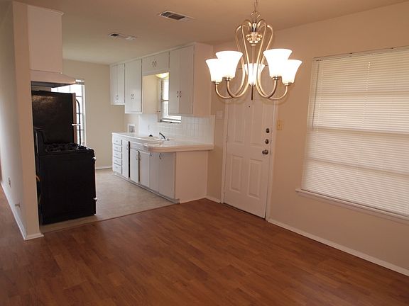 4th image of 4907 Majestic Dr